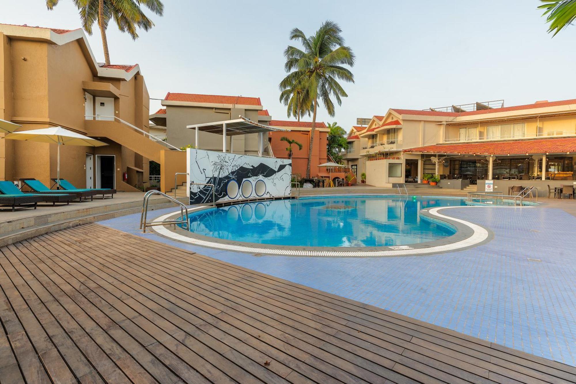 Whispering Palms Beach Resort Candolim Exterior foto