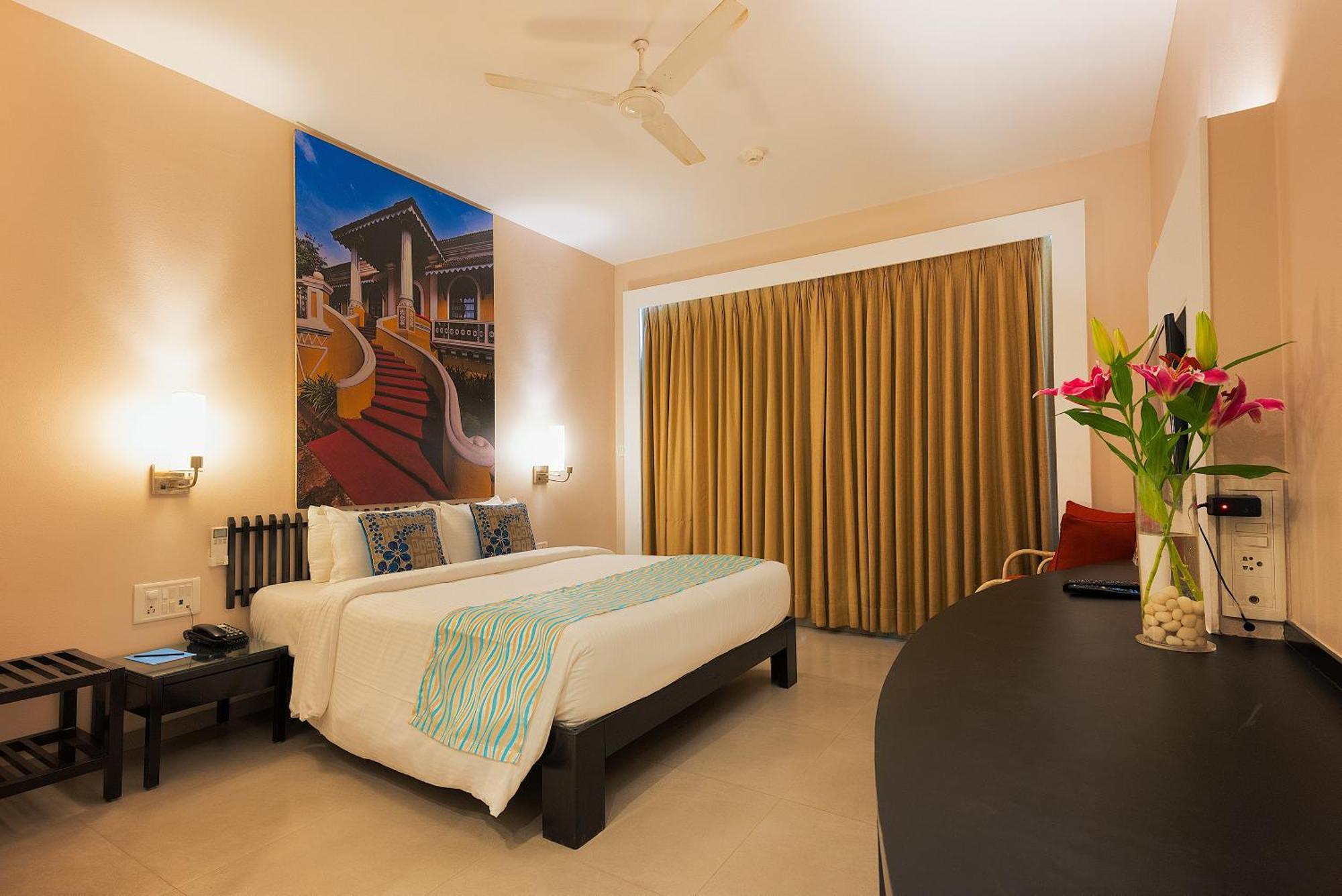 Whispering Palms Beach Resort Candolim Exterior foto